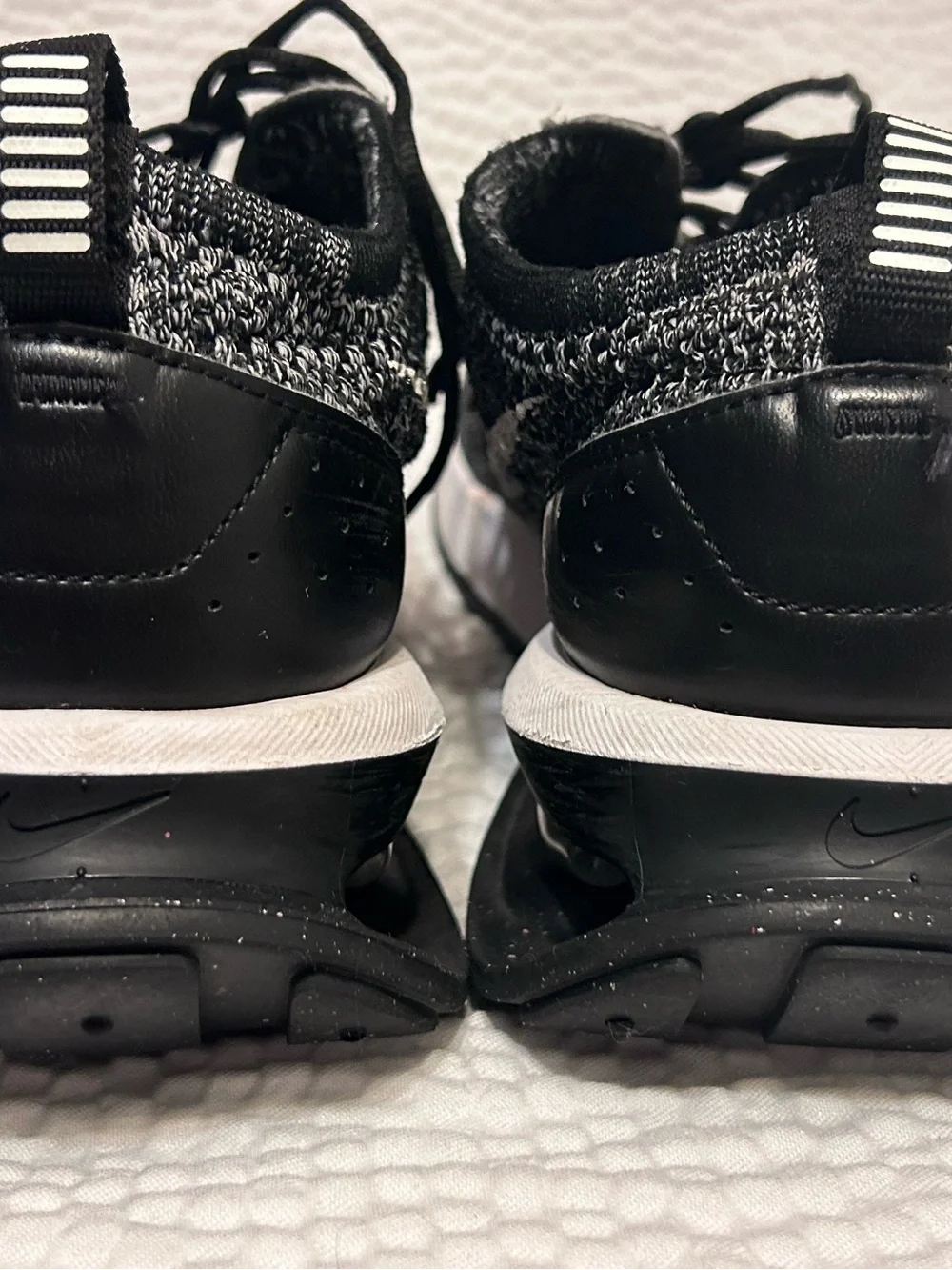 Nike Men's Black and Gray Flyknit Athletic Shoes